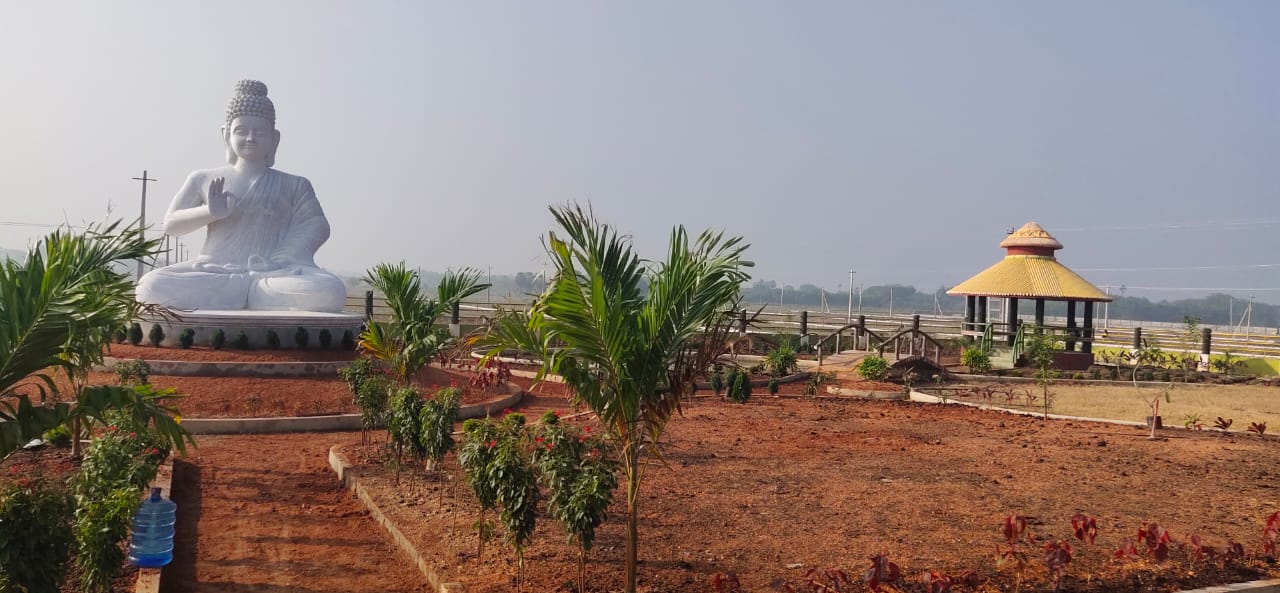 Avenue plantation in Bhoomisetu open plots venture near Hyderabad Vijayawada Highway